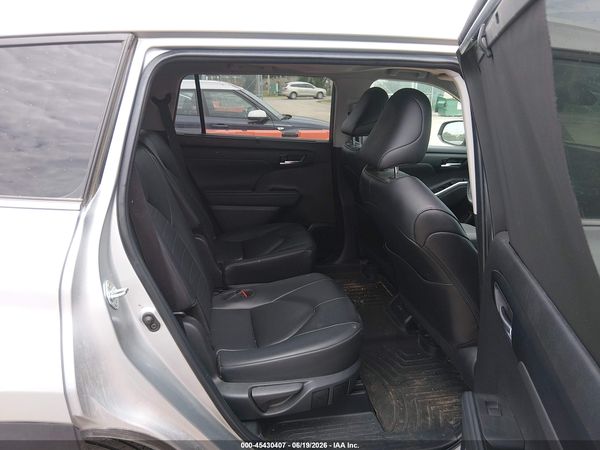 2024 TOYOTA HIGHLANDER XLE