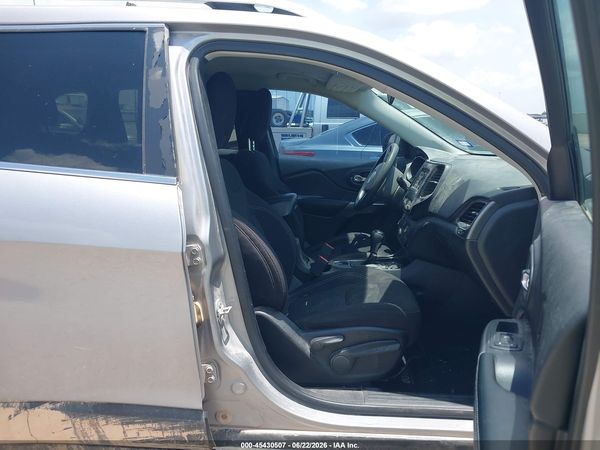 2019 JEEP CHEROKEE LATITUDE FWD