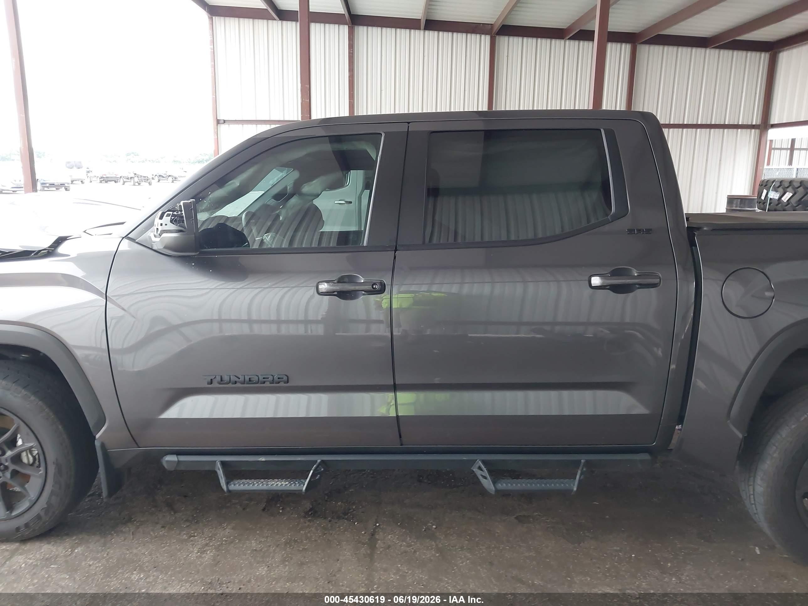 2025 TOYOTA TUNDRA SR5