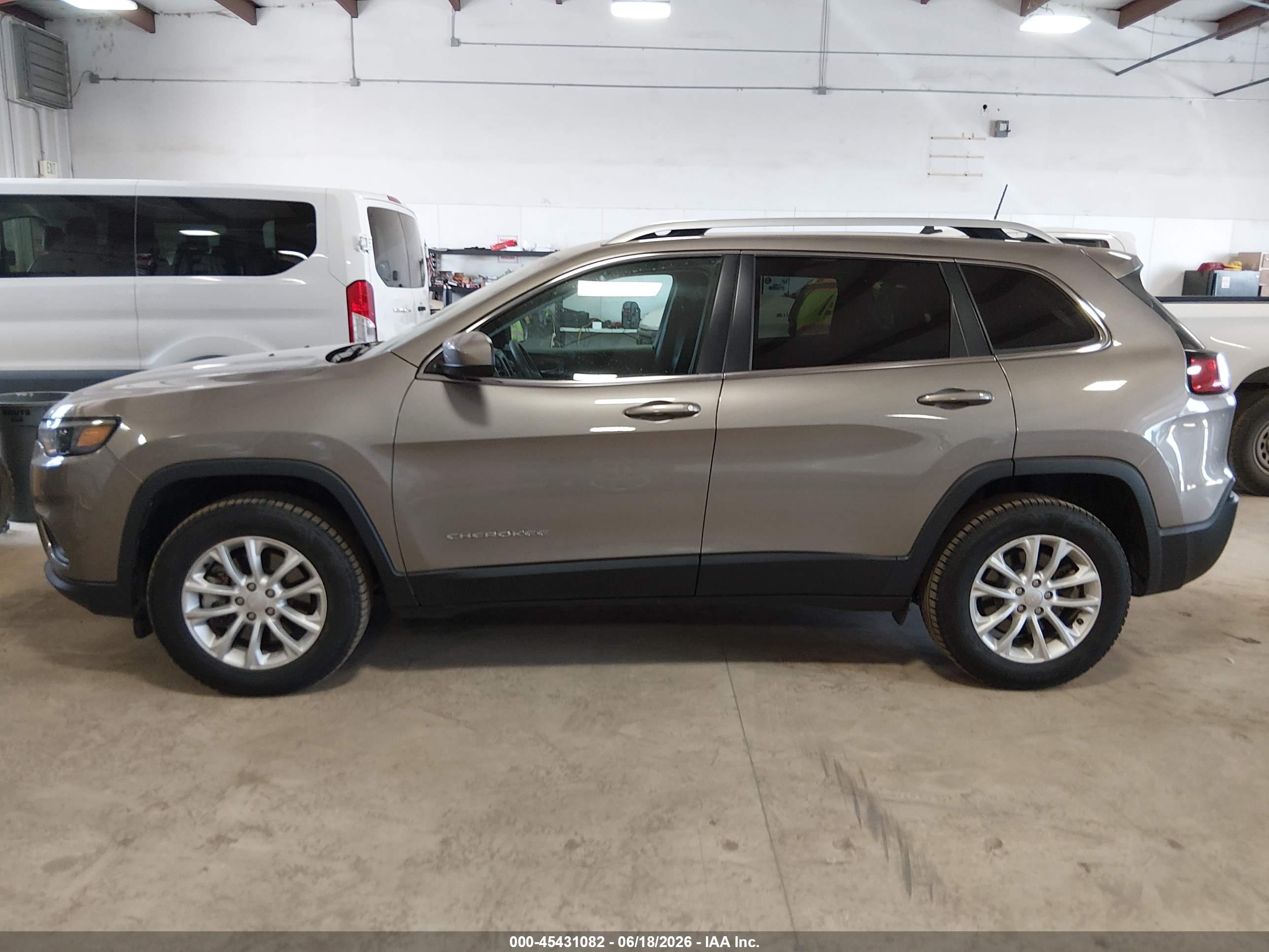 2019 JEEP CHEROKEE LATITUDE 4X4