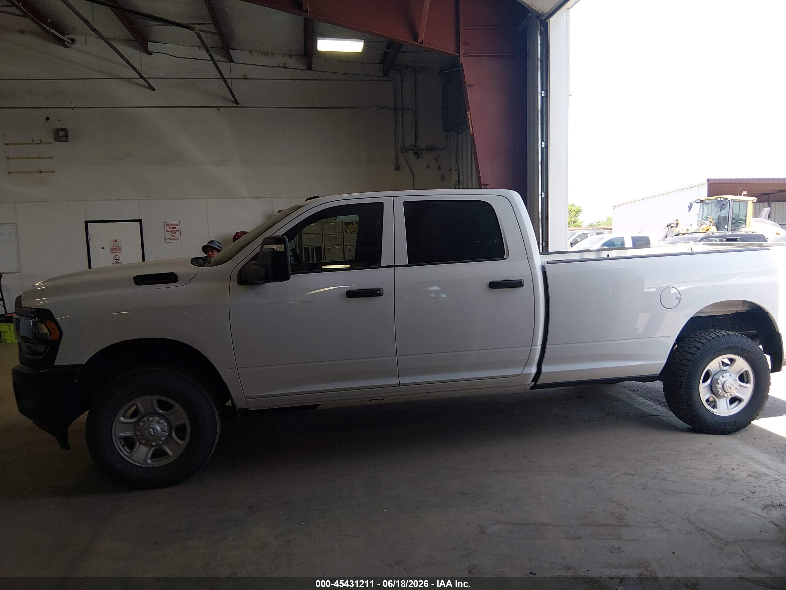 2023 RAM 3500 TRADESMAN  4X4 8' BOX
