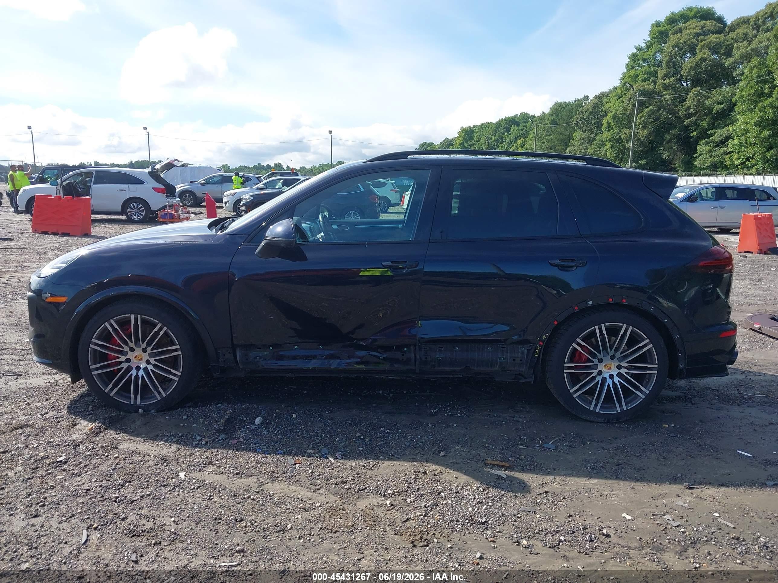 2017 PORSCHE CAYENNE GTS