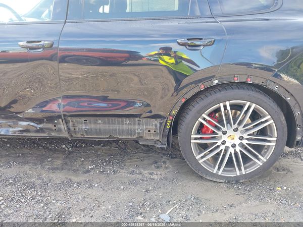 2017 PORSCHE CAYENNE GTS