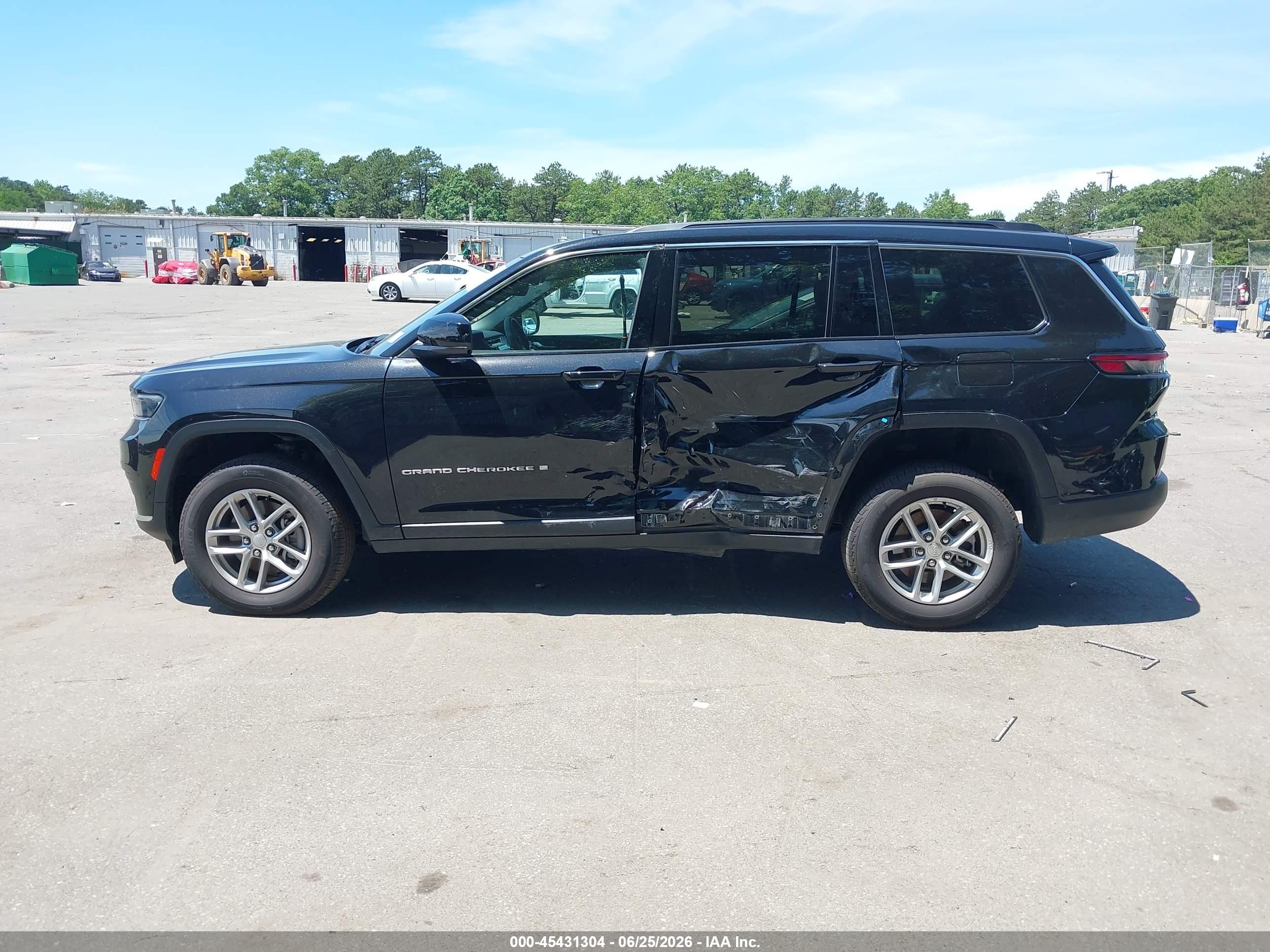 2025 JEEP GRAND CHEROKEE L LAREDO X 4X4