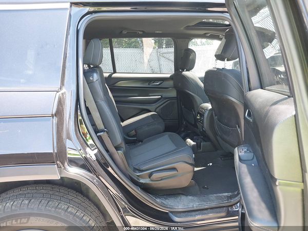 2025 JEEP GRAND CHEROKEE L LAREDO X 4X4
