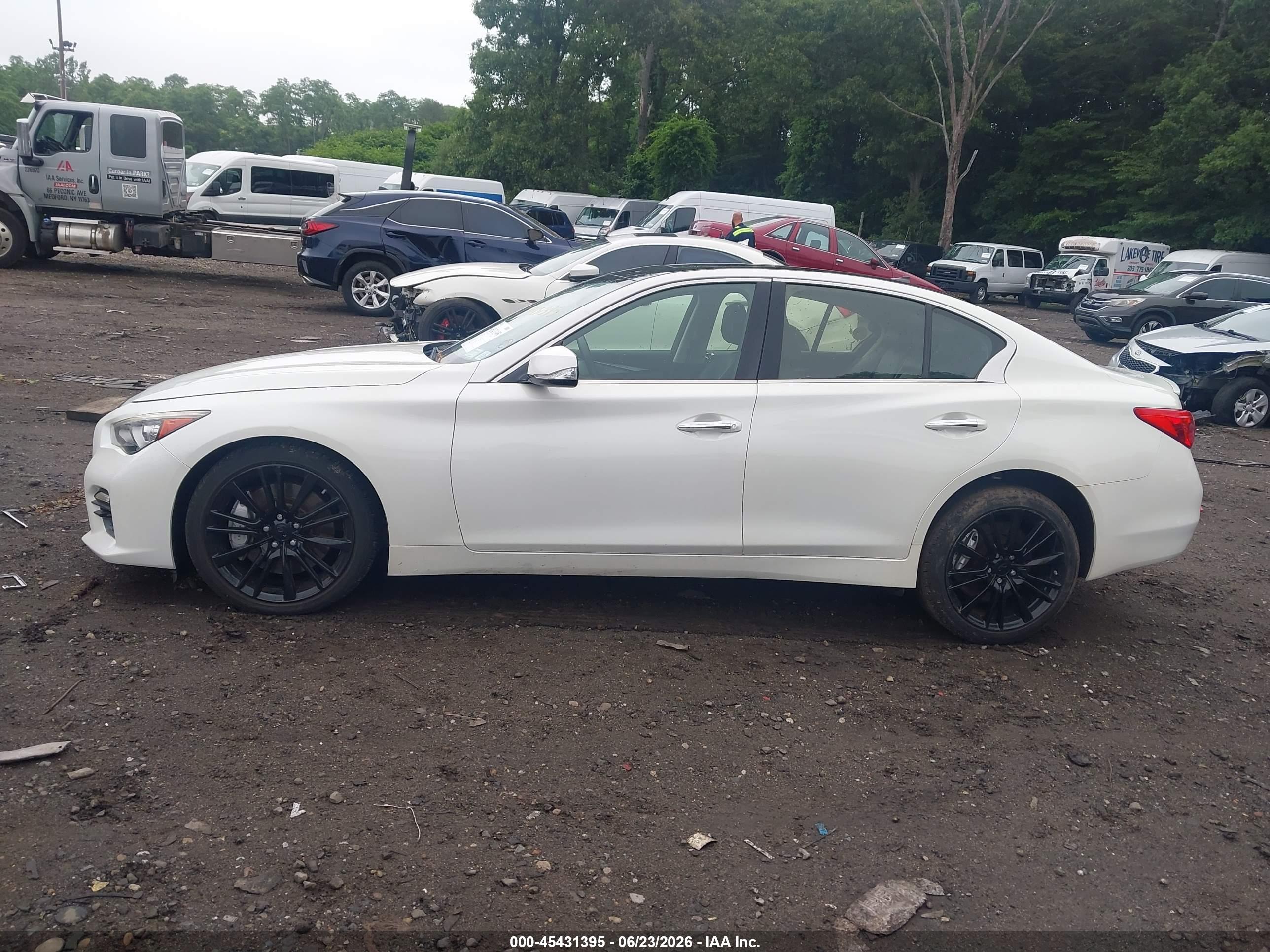 2016 INFINITI Q50 3.0T RED SPORT 400
