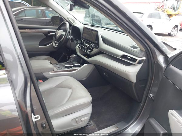 2023 TOYOTA HIGHLANDER PLATINUM