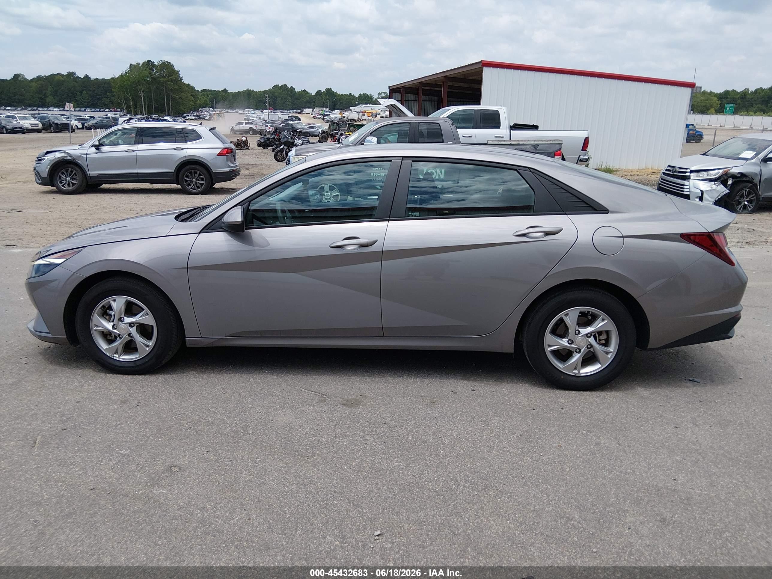 2023 HYUNDAI ELANTRA SE