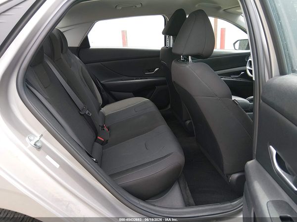 2023 HYUNDAI ELANTRA SE