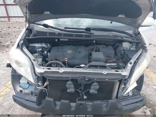 2017 TOYOTA SIENNA LE 8 PASSENGER