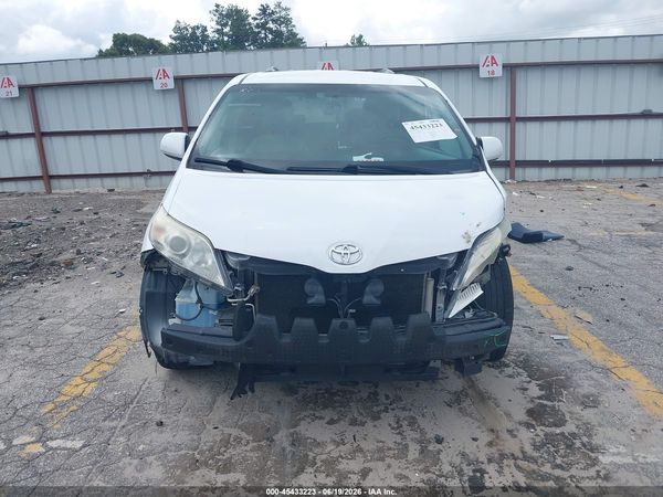 2017 TOYOTA SIENNA LE 8 PASSENGER