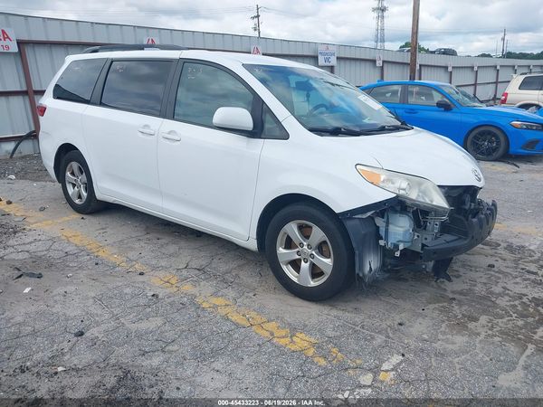 2017 TOYOTA SIENNA LE 8 PASSENGER