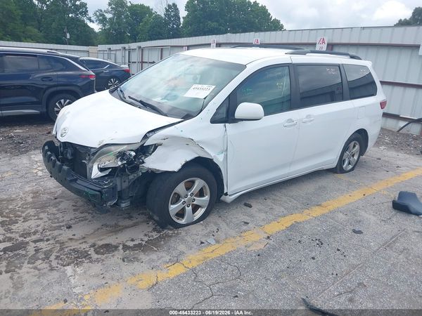2017 TOYOTA SIENNA LE 8 PASSENGER