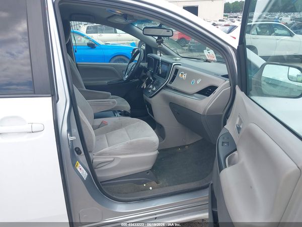2017 TOYOTA SIENNA LE 8 PASSENGER