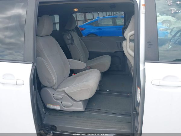 2017 TOYOTA SIENNA LE 8 PASSENGER