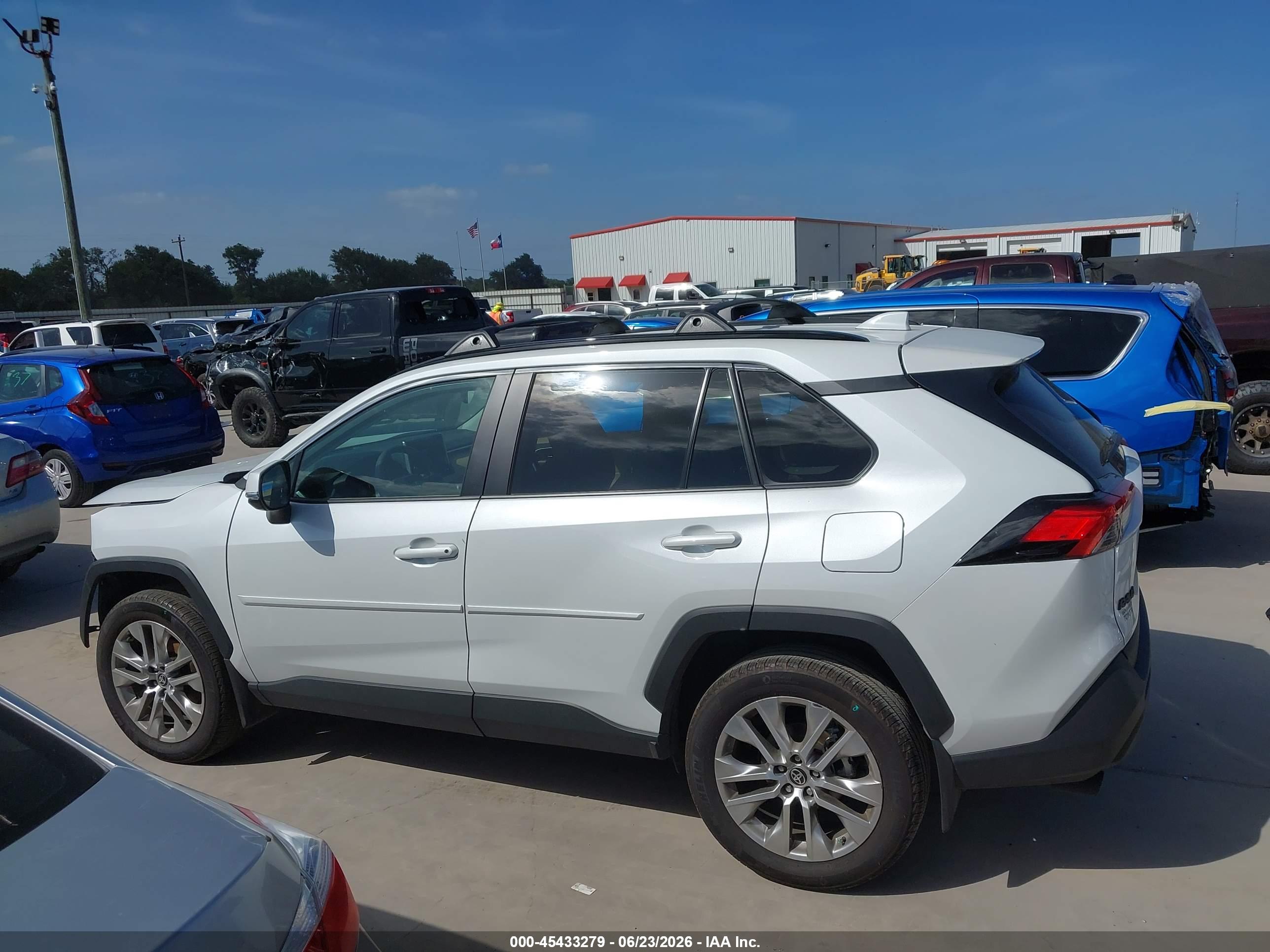 2025 TOYOTA RAV4 XLE PREMIUM
