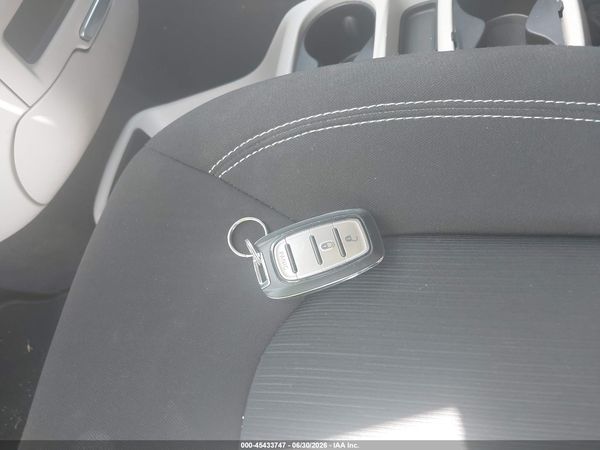 2021 CHRYSLER VOYAGER LX — I11