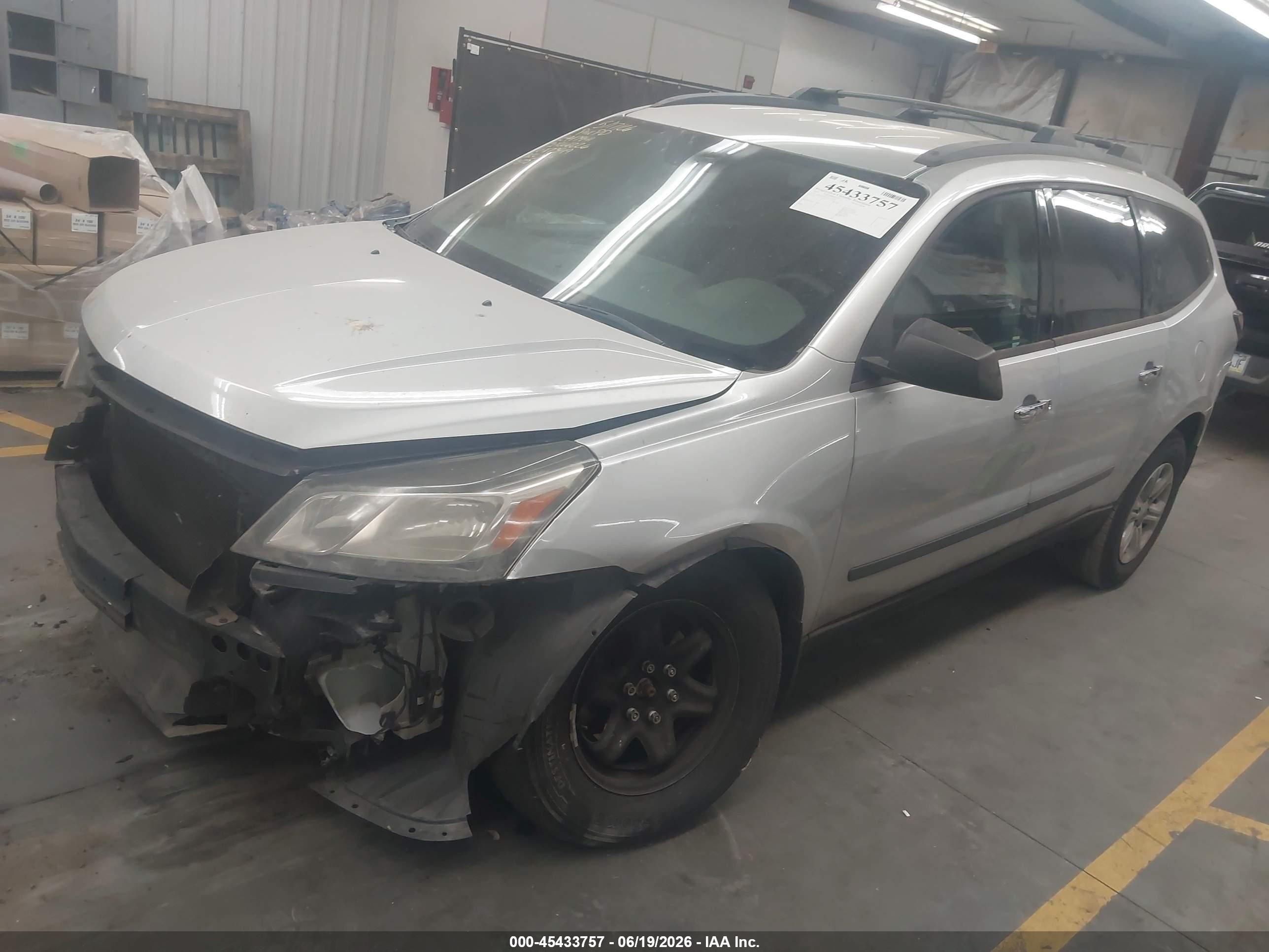 2014 CHEVROLET TRAVERSE LS — I2