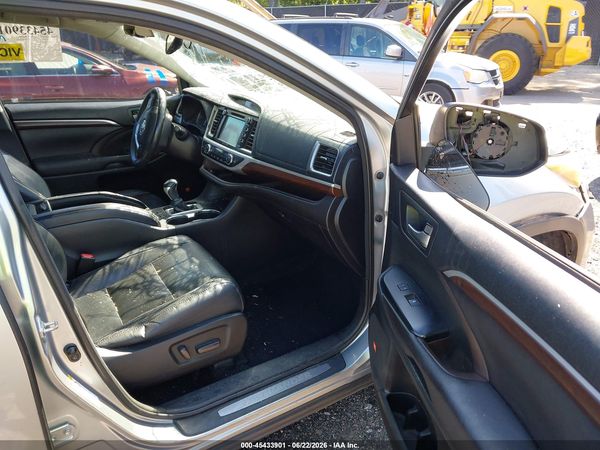 2016 TOYOTA HIGHLANDER LIMITED V6