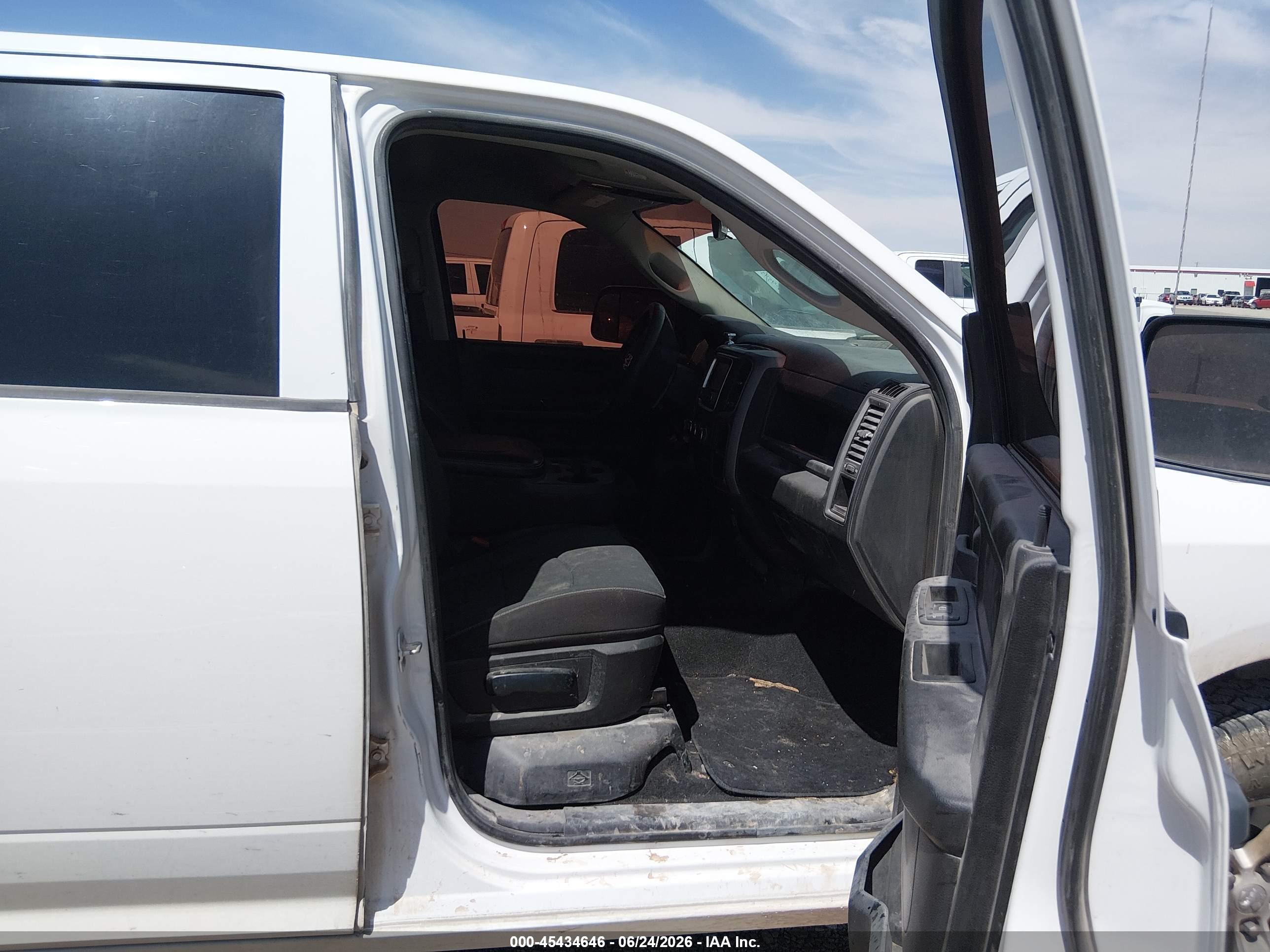 2023 RAM 1500 CLASSIC TRADESMAN  4X4 6'4 BOX