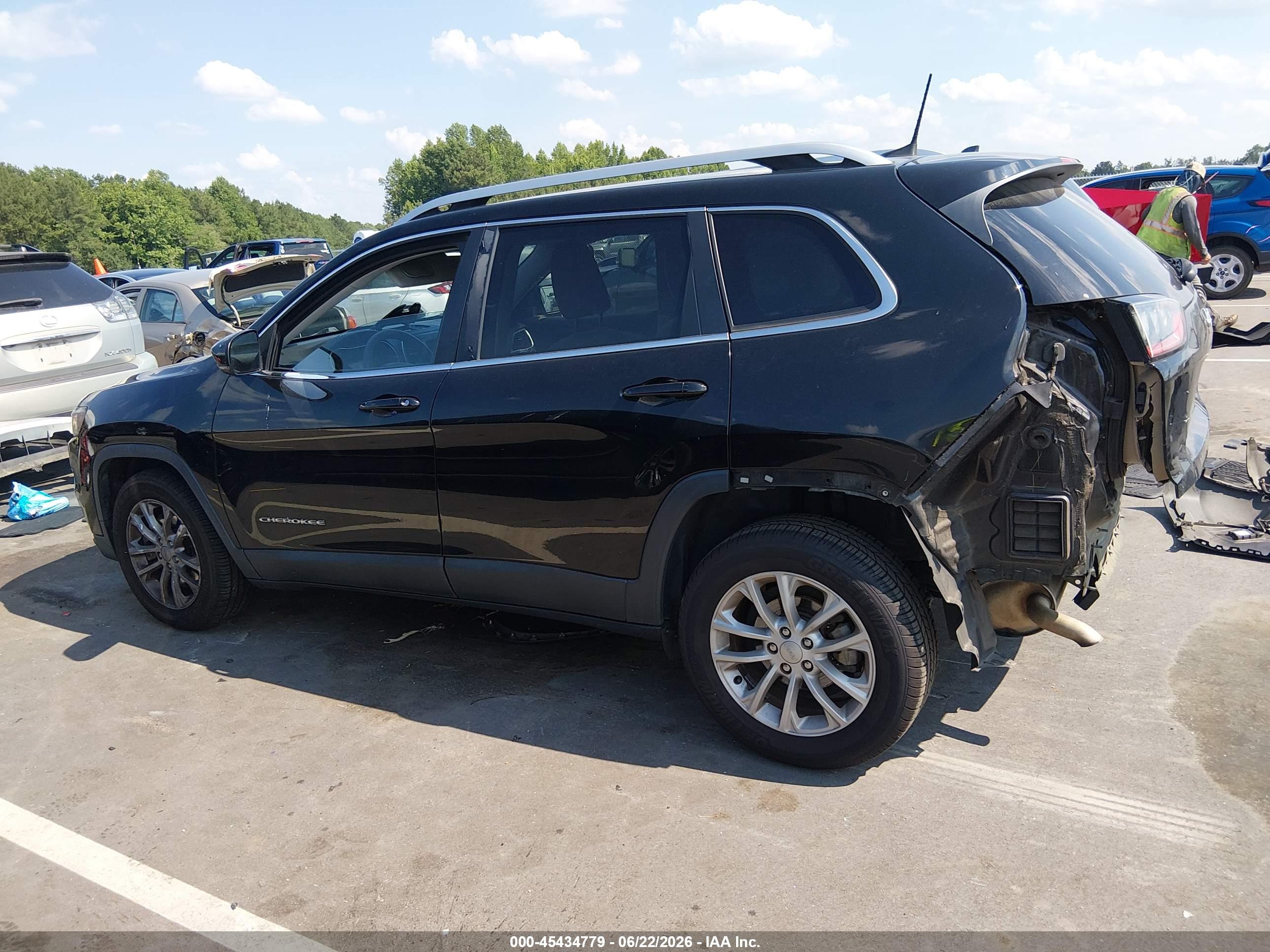 2019 JEEP CHEROKEE LATITUDE FWD