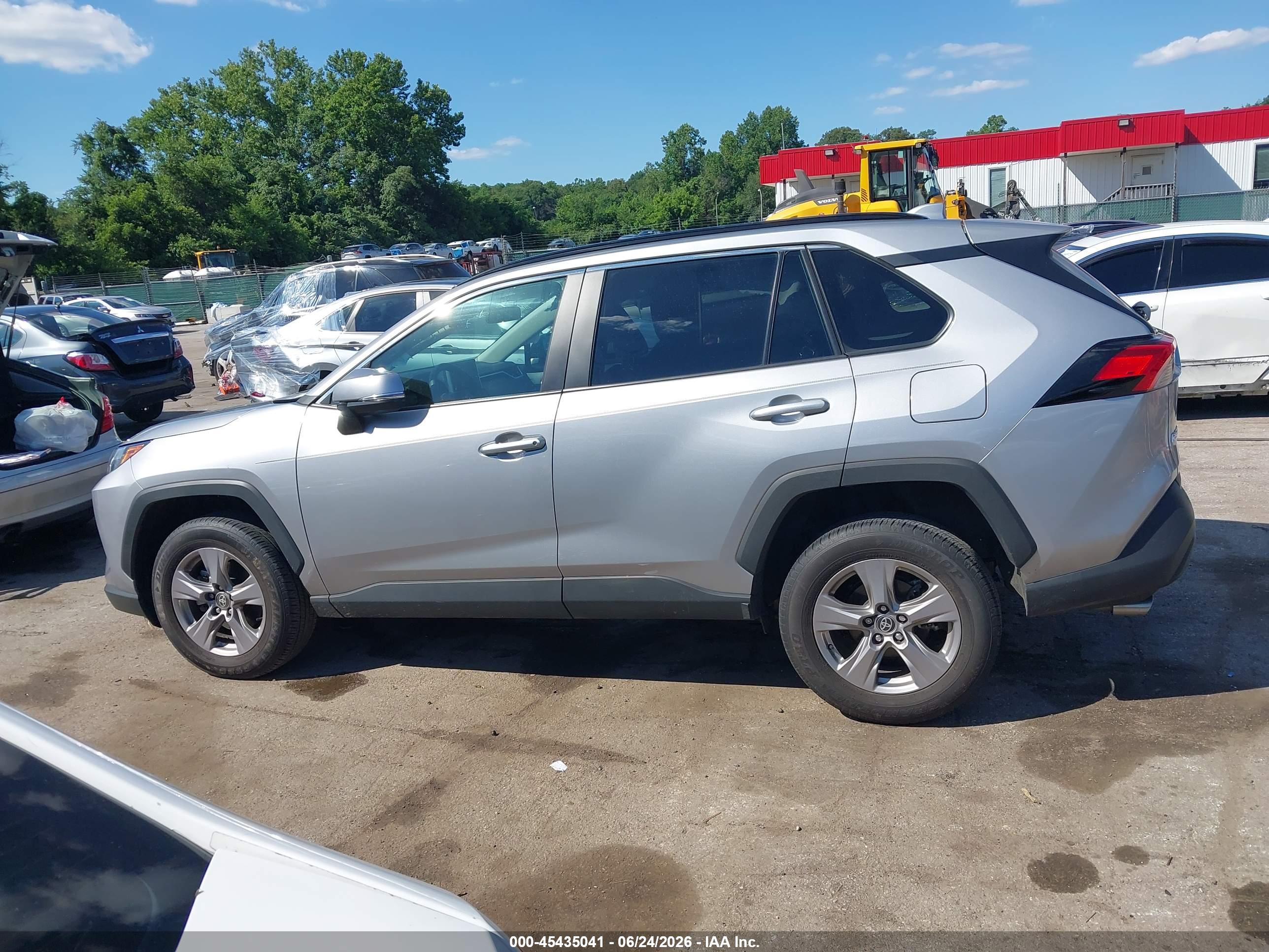 2025 TOYOTA RAV4 XLE
