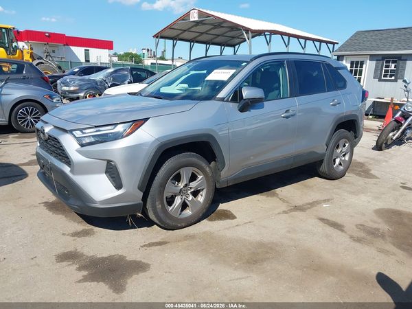 2025 TOYOTA RAV4 XLE