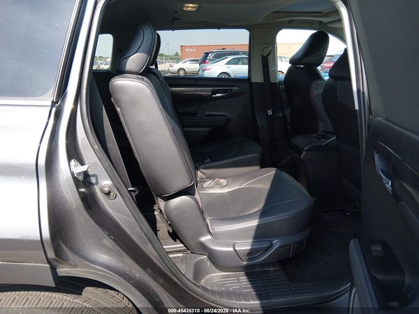 2023 TOYOTA HIGHLANDER LIMITED