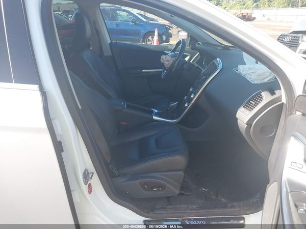 2016 VOLVO XC60 T5 DRIVE-E PREMIER