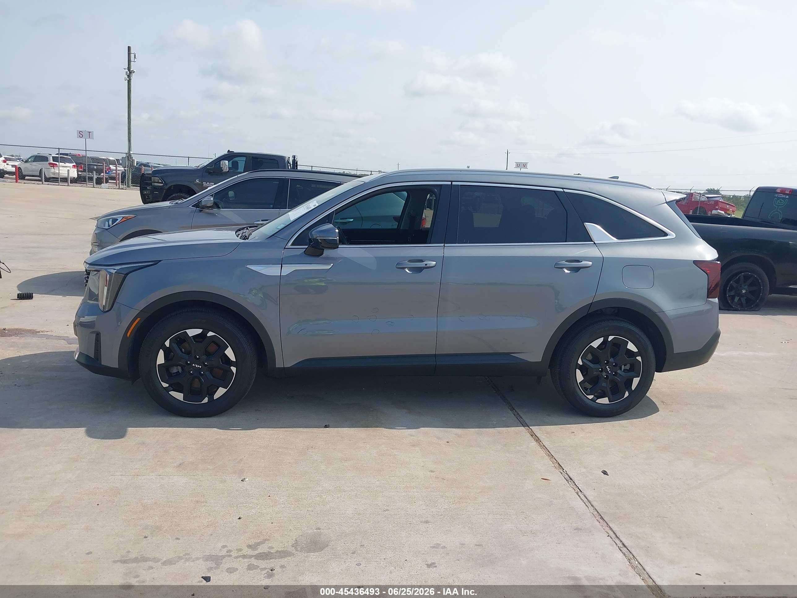 2025 KIA SORENTO S