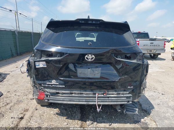 2022 TOYOTA HIGHLANDER XLE