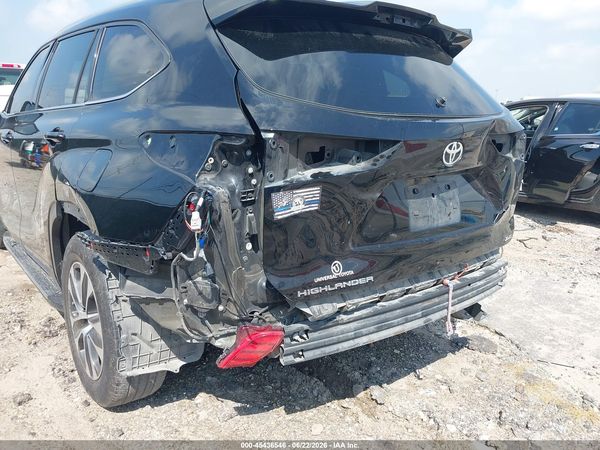 2022 TOYOTA HIGHLANDER XLE