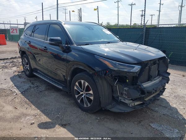 2022 TOYOTA HIGHLANDER XLE
