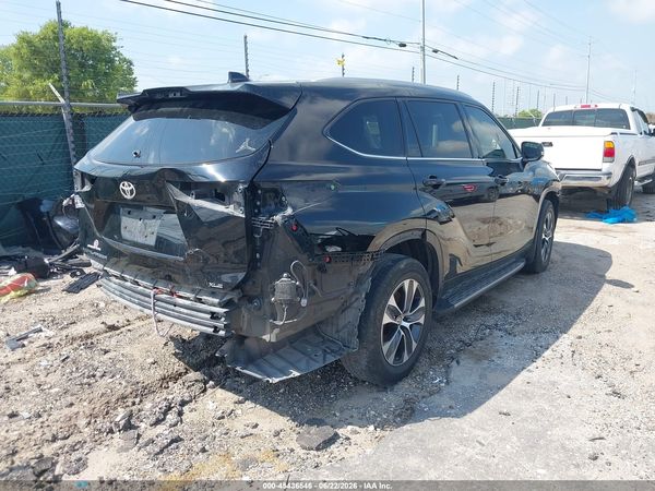 2022 TOYOTA HIGHLANDER XLE