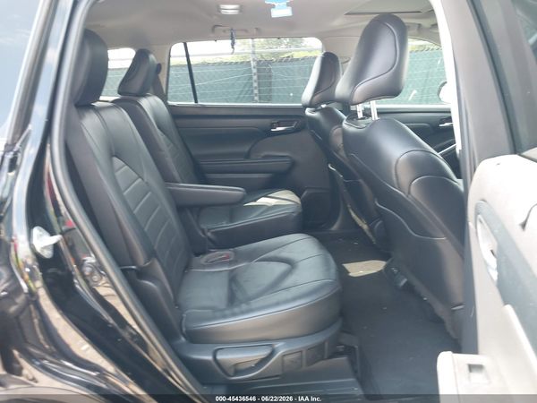 2022 TOYOTA HIGHLANDER XLE