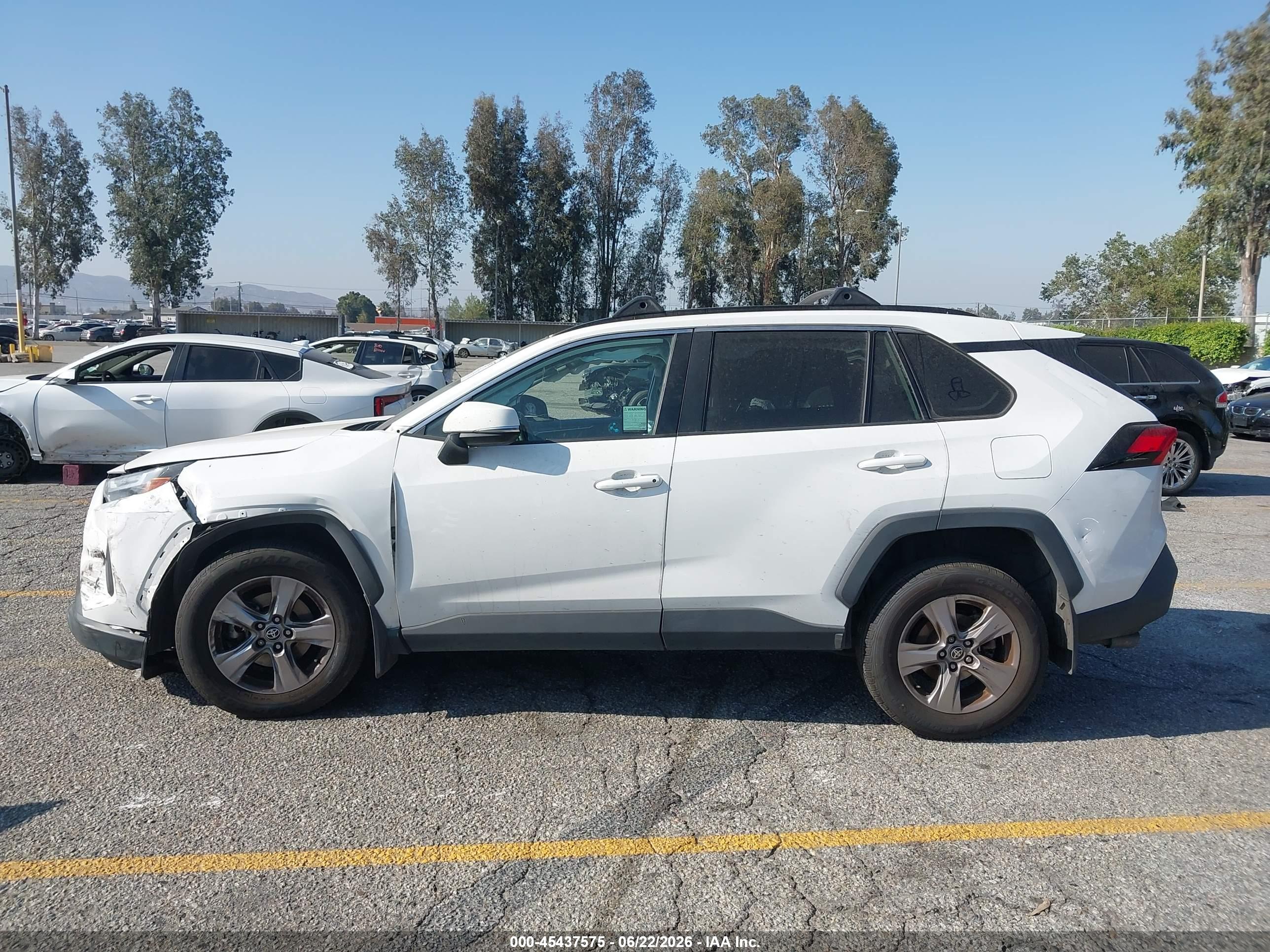 2022 TOYOTA RAV4 XLE