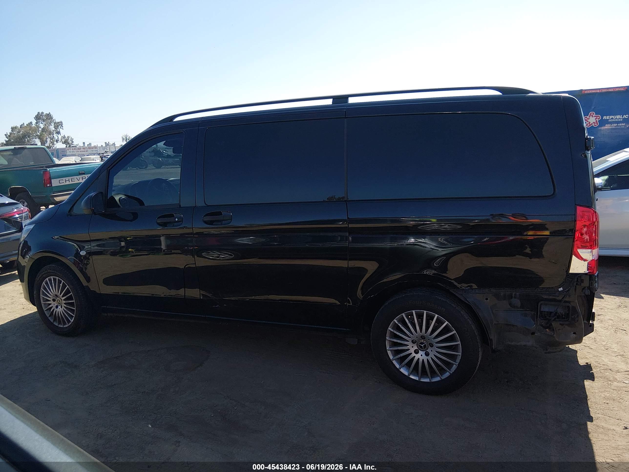 2019 MERCEDES-BENZ METRIS