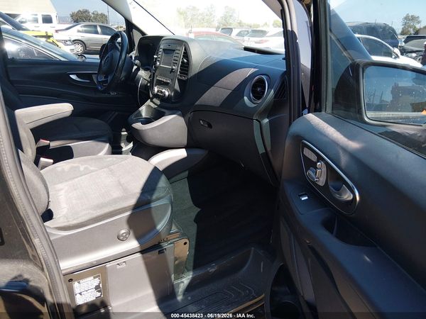 2019 MERCEDES-BENZ METRIS