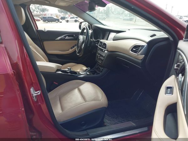 2018 INFINITI QX30 PREMIUM