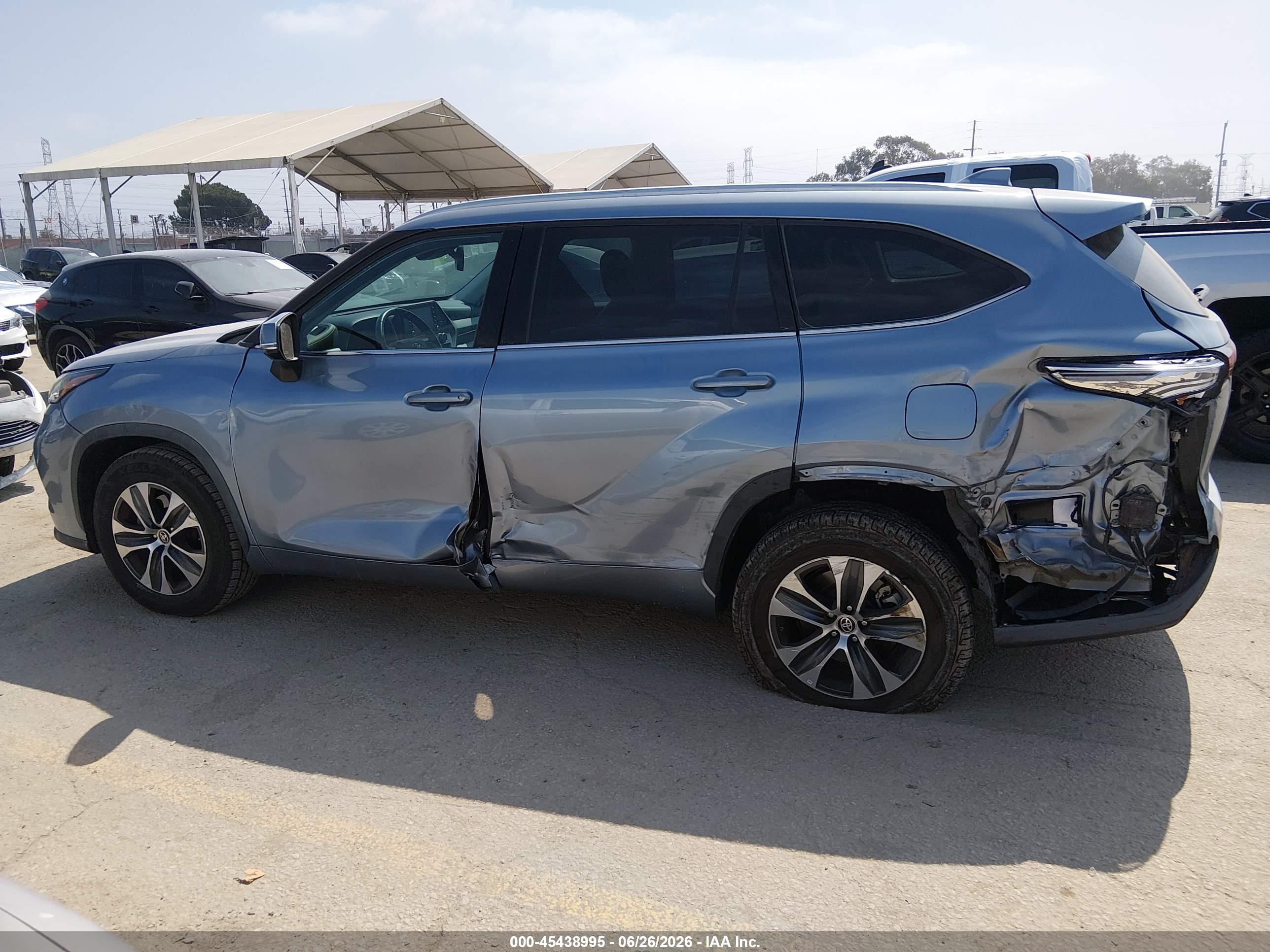 2022 TOYOTA HIGHLANDER XLE