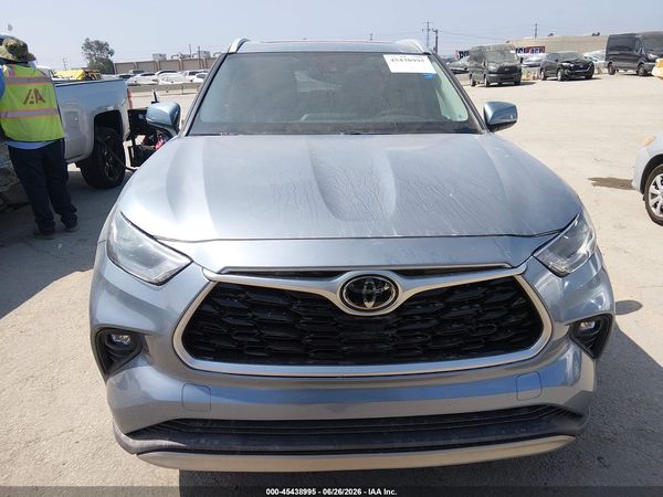 2022 TOYOTA HIGHLANDER XLE