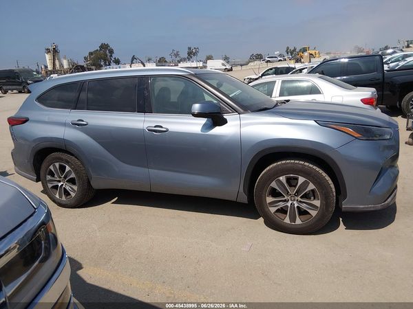 2022 TOYOTA HIGHLANDER XLE