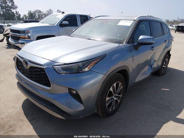 2022 TOYOTA HIGHLANDER XLE