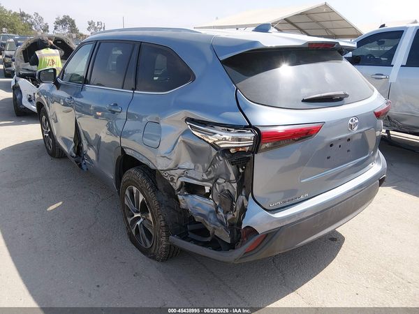 2022 TOYOTA HIGHLANDER XLE