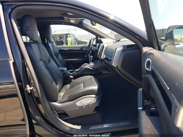 2018 PORSCHE CAYENNE Base / Platinum Edition
