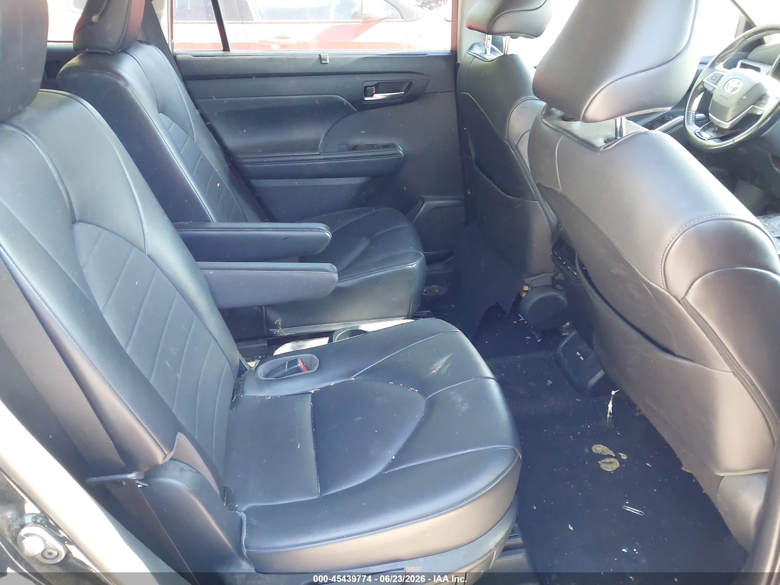 2021 TOYOTA HIGHLANDER XLE