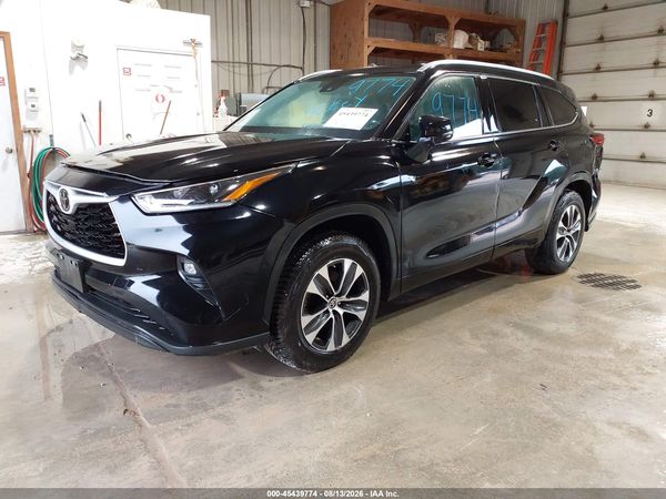 2021 TOYOTA HIGHLANDER XLE