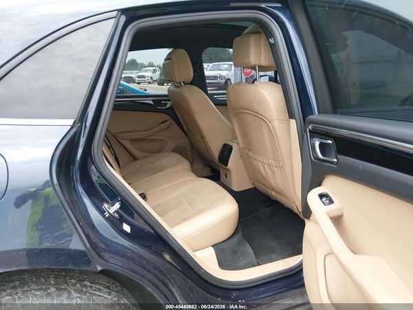 2019 PORSCHE MACAN