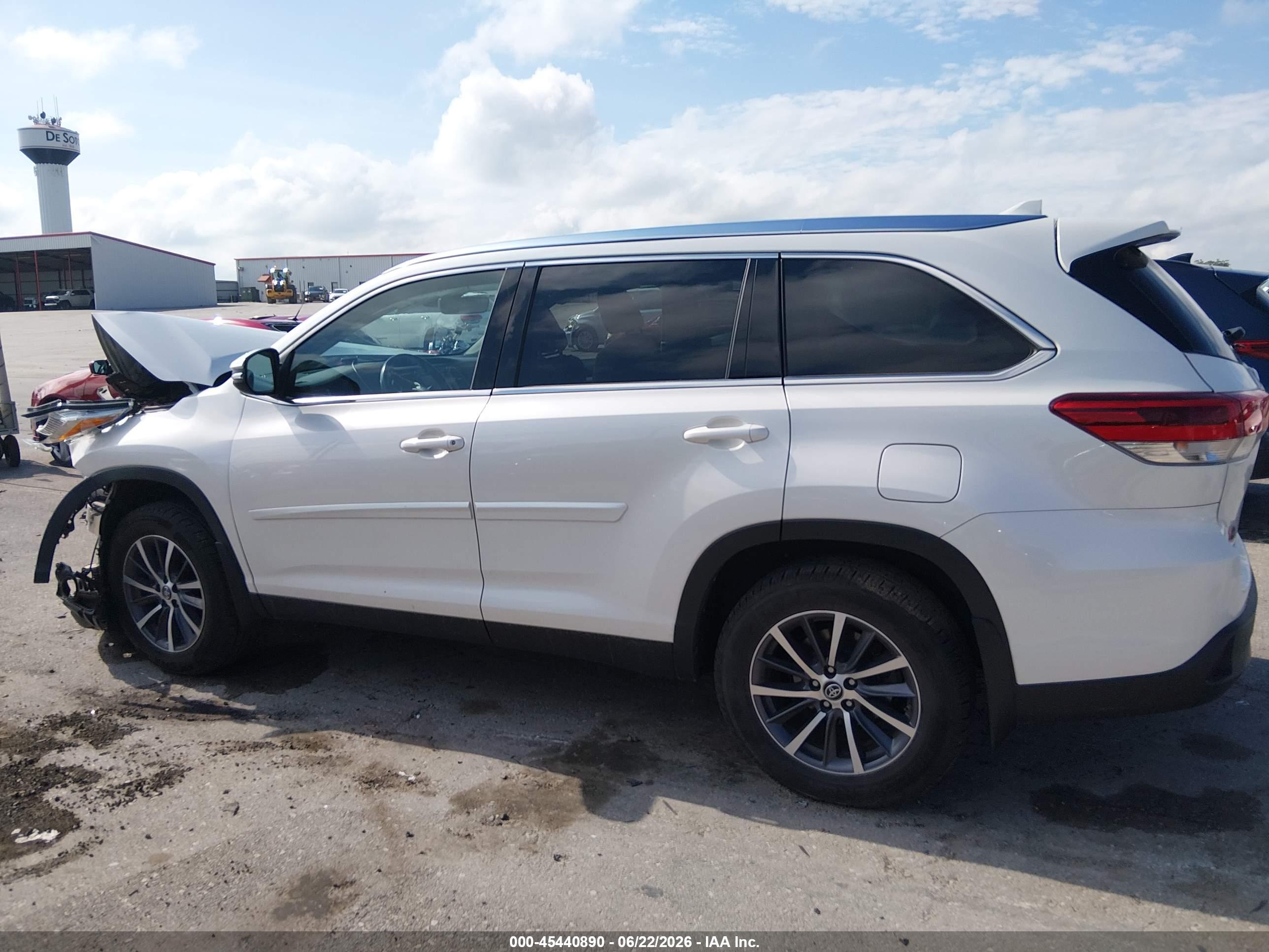 2019 TOYOTA HIGHLANDER XLE