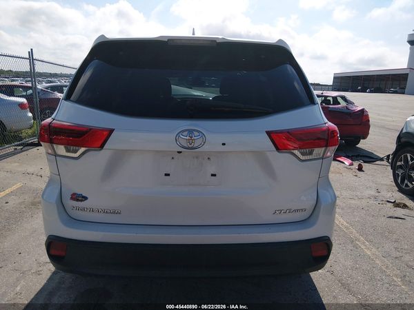 2019 TOYOTA HIGHLANDER XLE